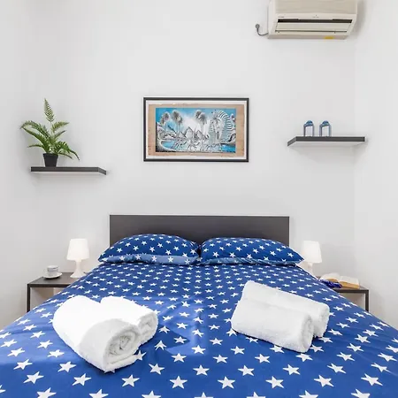 In Near Amphitheater プーラ