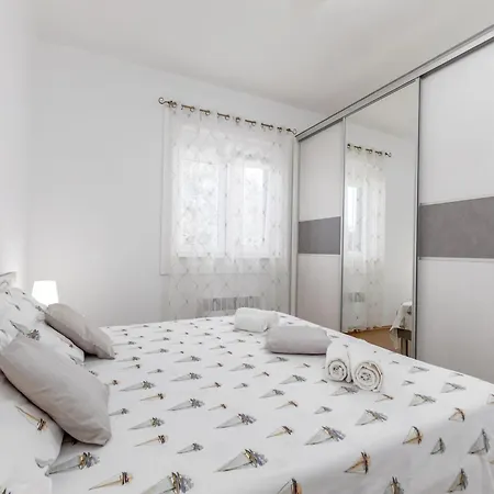 In Near Amphitheater 아파트 풀라