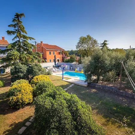 アパート In Near Amphitheater プーラ