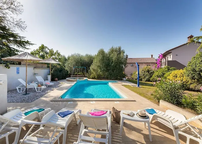 In Near Amphitheater * Пула