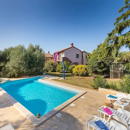 With Private Pool And Jacuzzi דירה *
