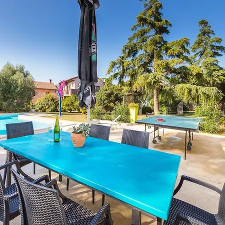 דירה With Private Pool And Jacuzzi פולה