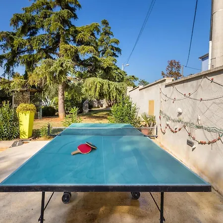 With Private Pool And Jacuzzi דירה