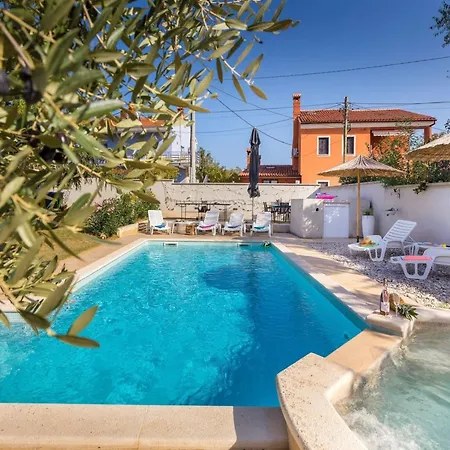 דירה With Private Pool And Jacuzzi