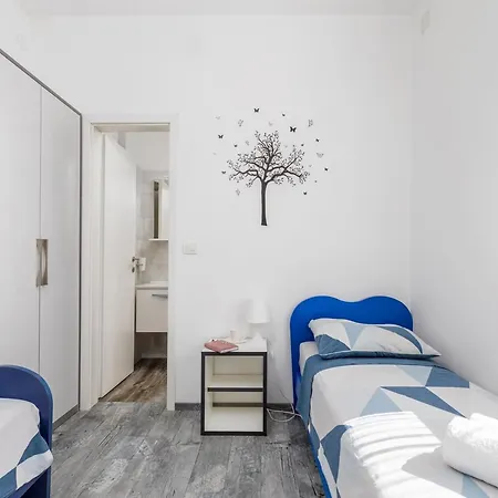 In Near Amphitheater * Pola