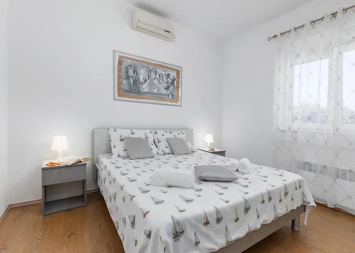 In Near Amphitheater Apartment Pula